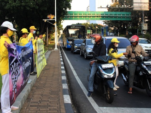 Image for article Indonesia: creando conciencia sobre la persecución a Falun Dafa en el Día Internacional de los Derechos Humanos