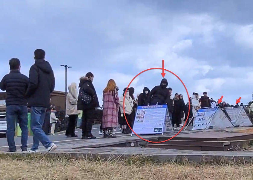 Image for article Jeju, Corea del Sur: Graban en vídeo a un chino que dañó carteles publicitarios