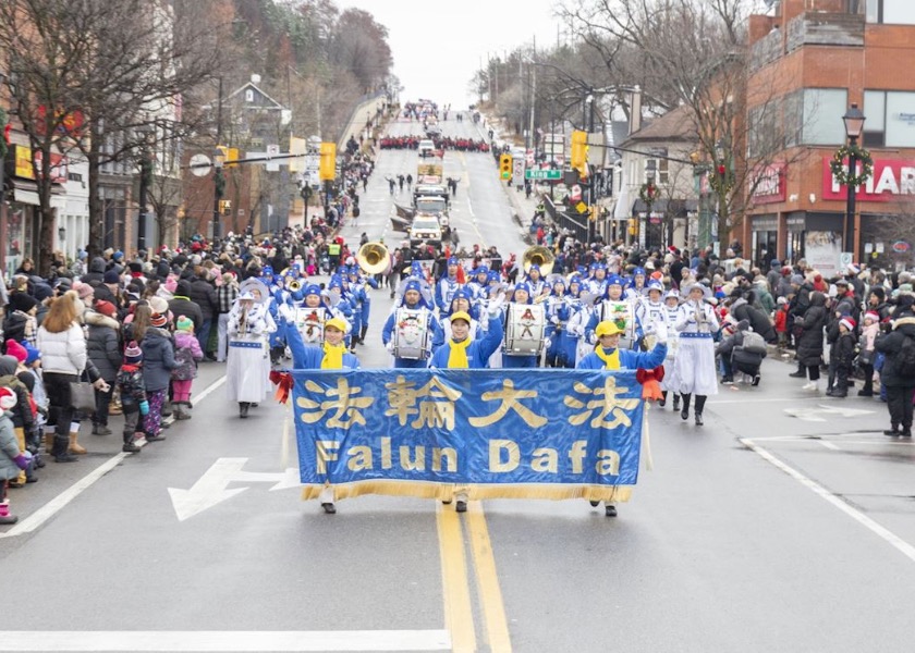 Image for article Toronto, Canadá: Los principios de Falun Dafa impactan en tres desfiles navideños