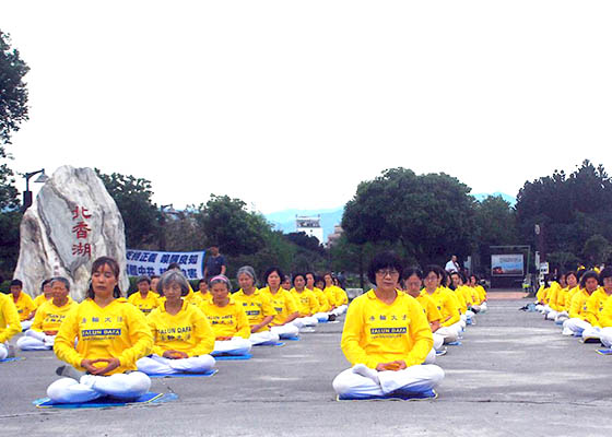 Image for article ​Taiwán: Practicantes piden el fin de la persecución en curso durante el evento para conmemorar la Apelación Pacífica del 25 de Abril