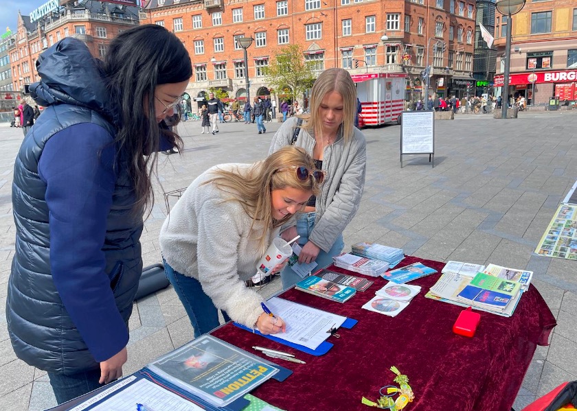 Image for article Dinamarca: Apoyo público a Falun Dafa durante los eventos para conmemorar la Apelación del 25 de abril