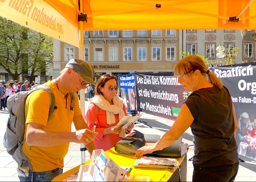 Image for article ​Munich, Alemania: Recogiendo firmas contra la persecución