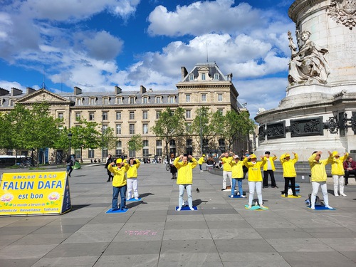 Image for article París, Francia: actividades en la Place de la République para poner fin a la persecución del régimen comunista chino