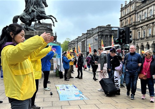 Image for article Escocia: Los practicantes realizan eventos para celebrar el Día Mundial de Falun Dafa