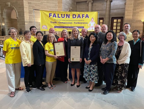 Image for article Día Mundial de Falun Dafa celebrado en el Capitolio del Estado de Missouri