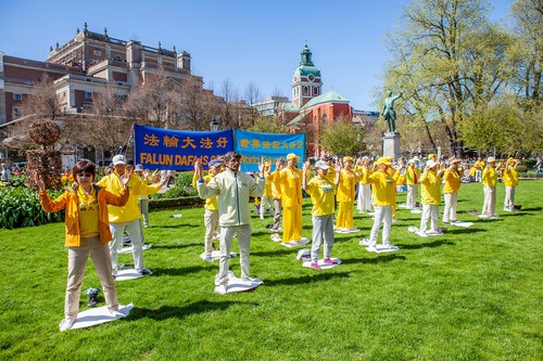 Image for article Suecia: Practicantes celebran el Día de Falun Dafa y expresan su gratitud a Shifu