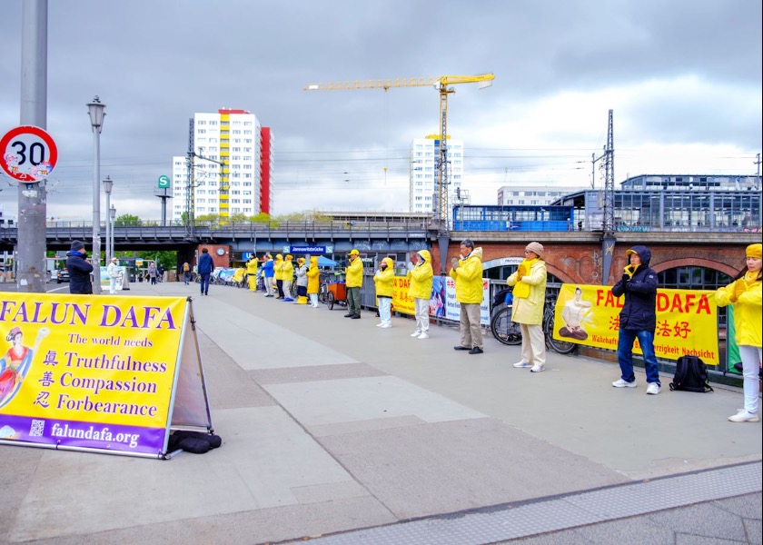 Image for article Protestas pacíficas frente a embajadas y consulados chinos en seis ciudades de Alemania y Austria