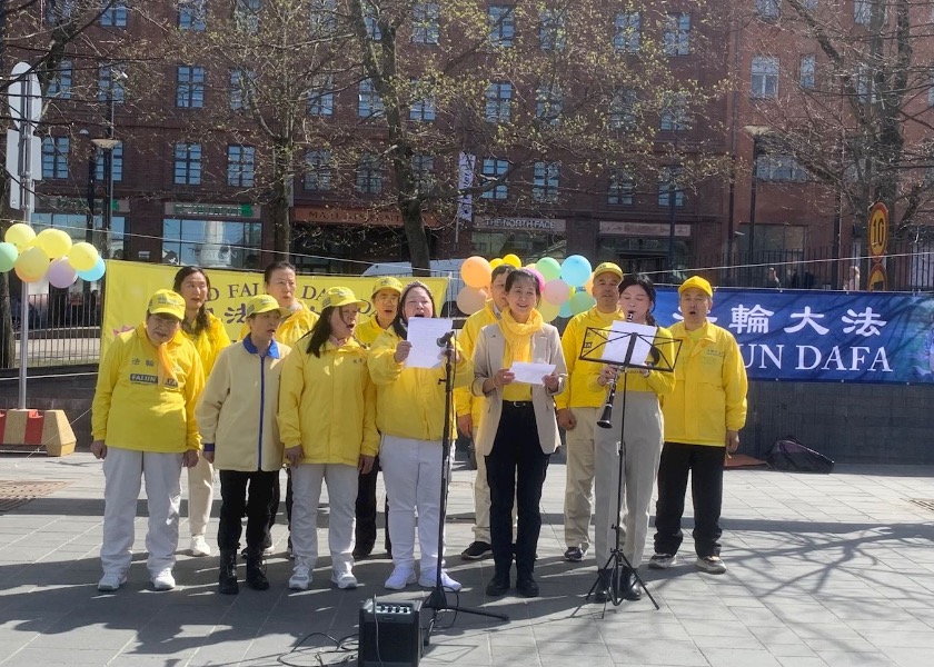 Image for article Finlandia: Celebrando el 13 de mayo Día Mundial de Falun Dafa en Helsinki