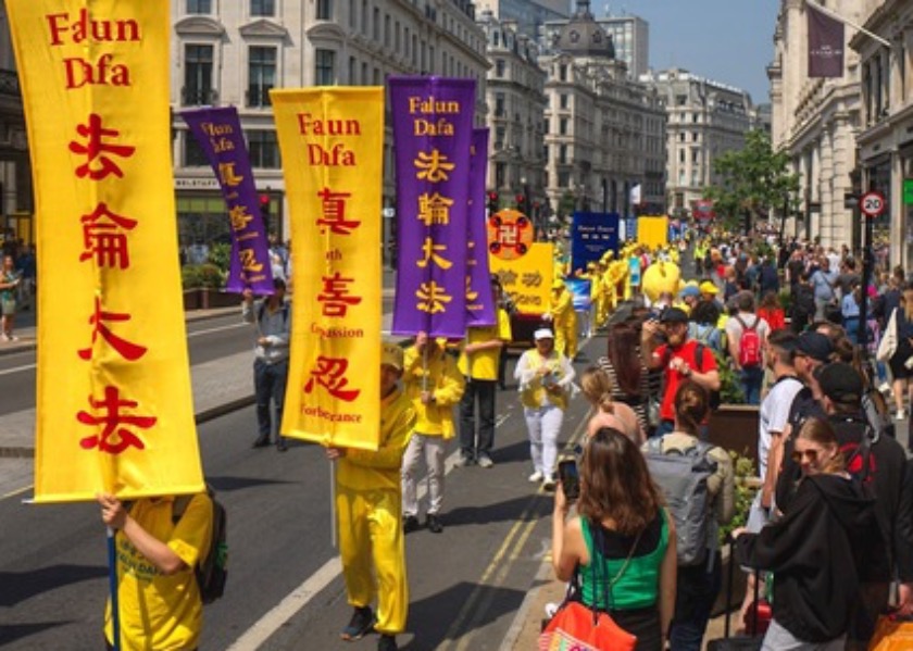 Image for article Londres, Reino Unido: Gran Desfile para Celebrar el Día Mundial de Falun Dafa