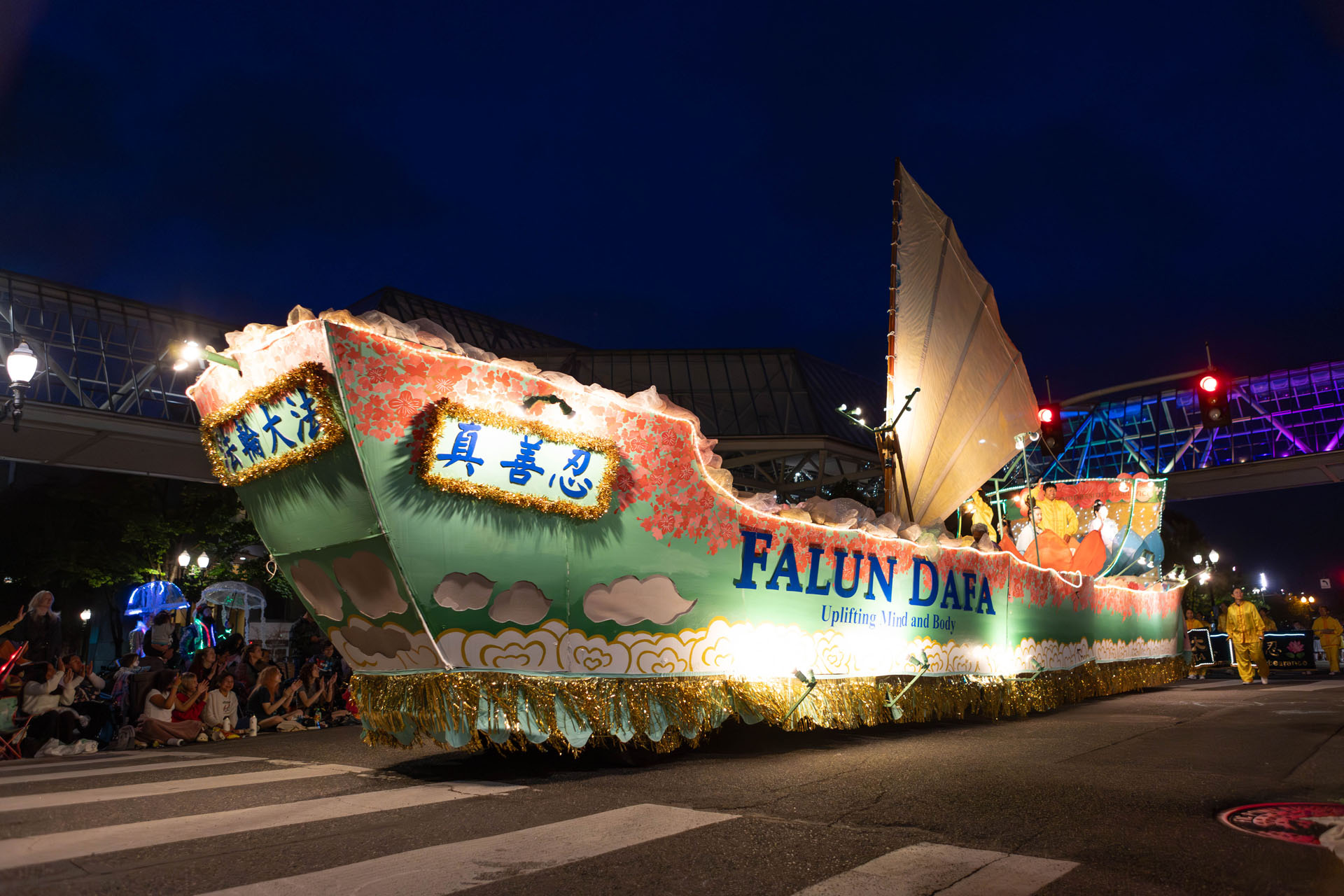 Image for article Oregón, EE. UU.: premian la carroza de Falun Dafa en el Desfile del Festival de las Rosas de Portland