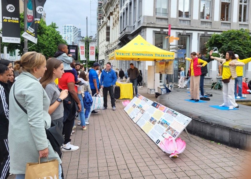 Image for article ​Bélgica: Falun Dafa es bien recibido en Amberes