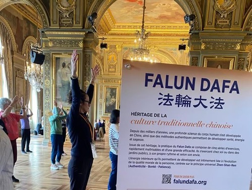 Image for article París, Francia: Presentación de Falun Dafa en el Ayuntamiento