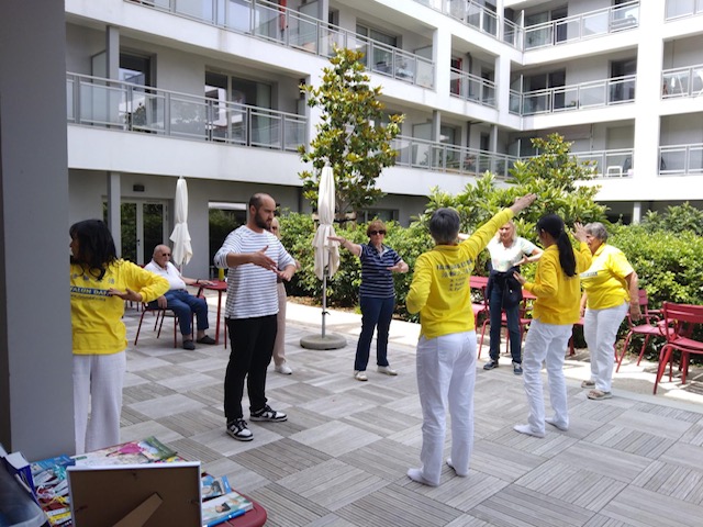 Image for article Falun Dafa acogido en una residencia del oeste de Francia