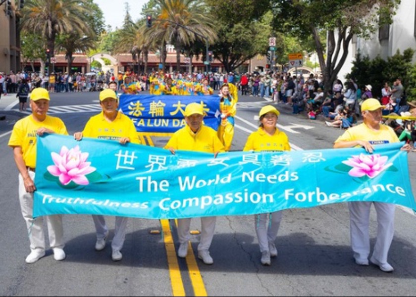 Image for article California, EE. UU: Los principios de Falun Dafa elogiados durante el desfile del Festival de la Cereza en San Leandro