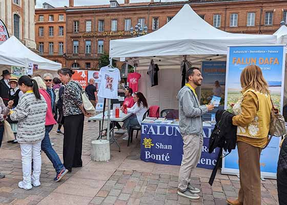 Image for article Francia: Presentación de Falun Dafa durante las actividades en Draguignan y Toulouse