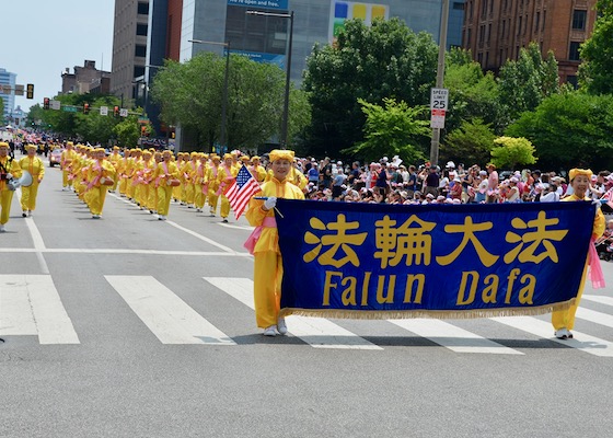 Image for article Falun Dafa es elogiado en el Desfile de Homenaje a la Independencia en Filadelfia