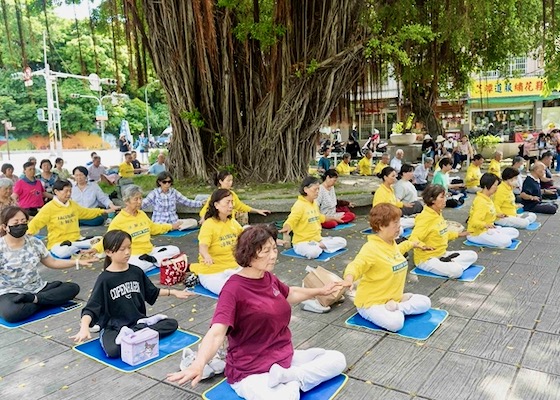 Image for article ​Taiwán: La gente en Kaohsiung apoya los esfuerzos de los practicantes para exponer la persecución