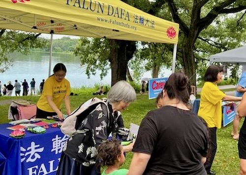 Image for article Minnesota: La gente elogia a Falun Dafa en el Festival del Bote del Dragón