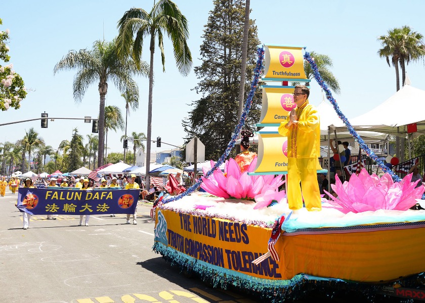 Image for article San Diego, California: Un grupo de Falun Dafa recibe premios en el desfile del Día de la Independencia