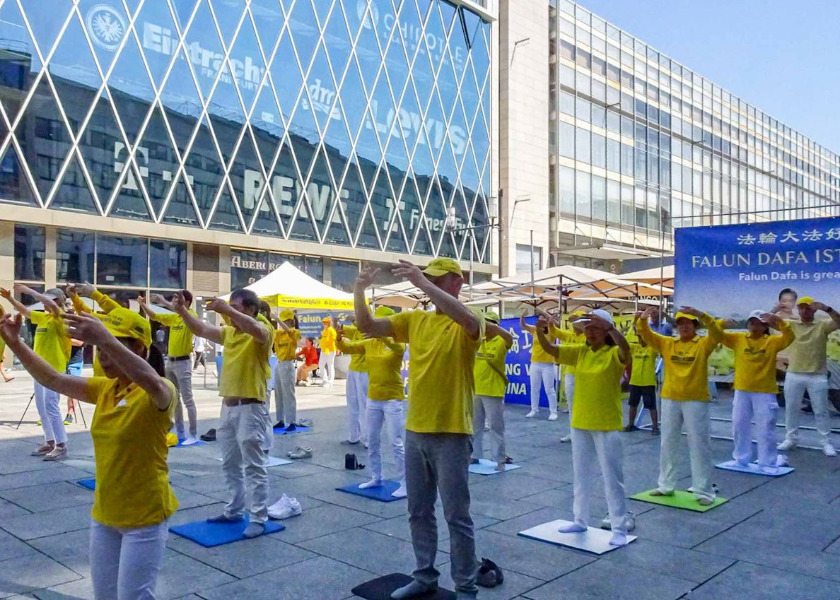 Image for article Alemania: Líderes gubernamentales expresan su apoyo a Falun Gong y se realiza manifestación por los 25 años de persecución