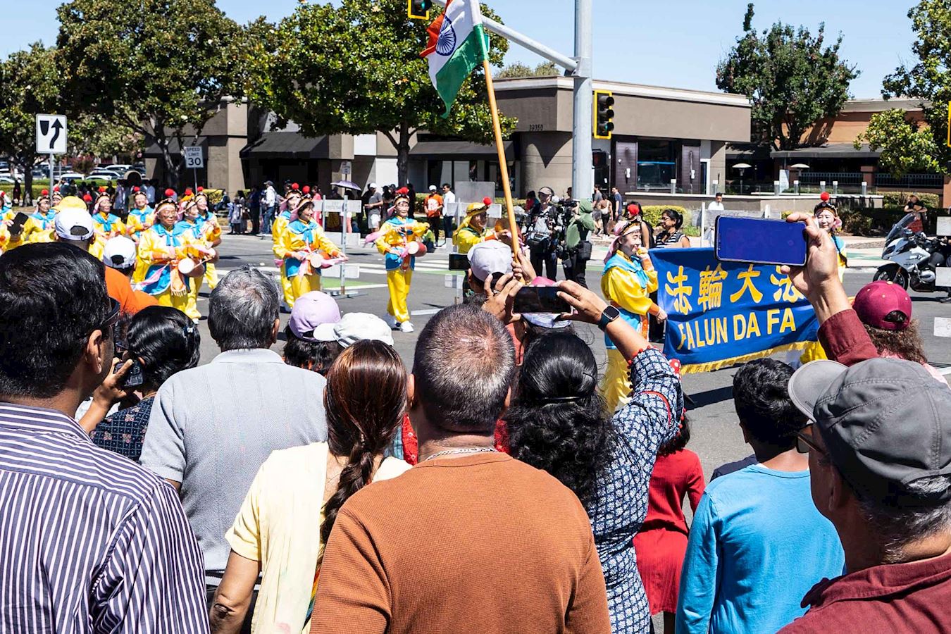 Image for article El organizador del Desfile del 'Día de la India' en el Norte de California: Gracias por traernos Verdad-Benevolencia-Tolerancia