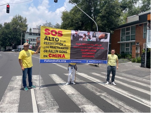 Image for article México: Practicantes realizan actividades para condenar 25 años de persecución en China