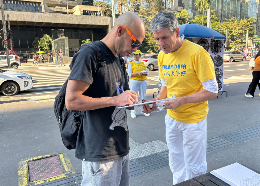 Image for article Brasil: La gente muestra su apoyo a Falun Dafa en eventos que exponen los 25 años de persecución en China