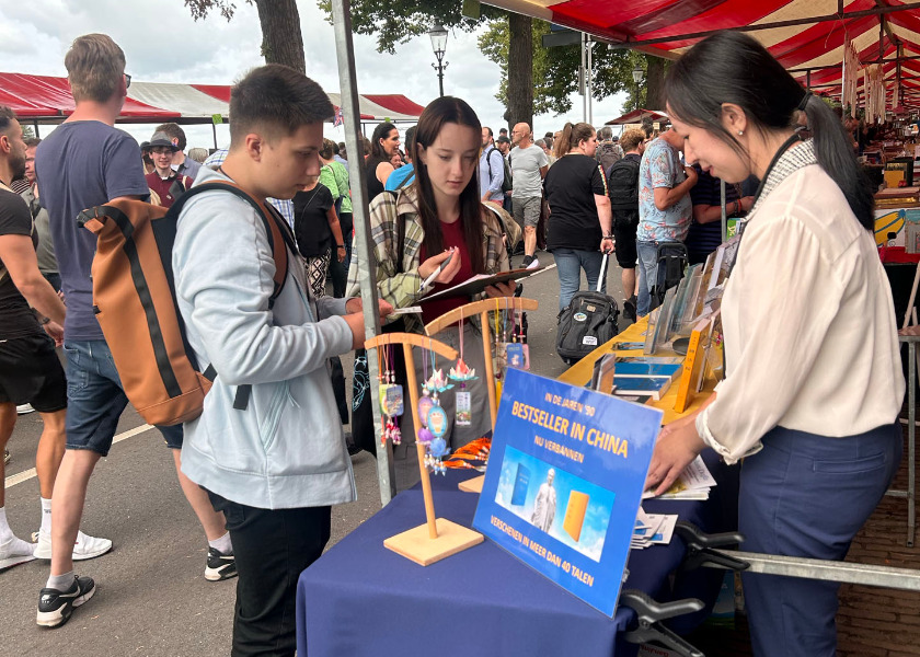 Image for article Países Bajos: Presentación de Falun Dafa en la Feria del Libro de Deventer