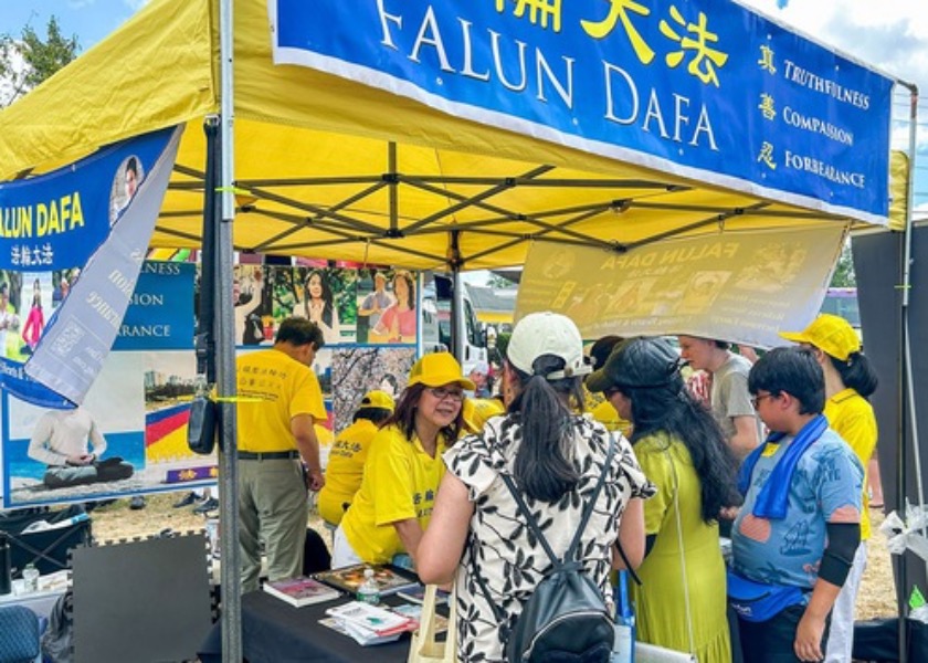 Image for article Massachusetts, EE. UU.: Presentando Falun Dafa en el Celebrate Burlington Event