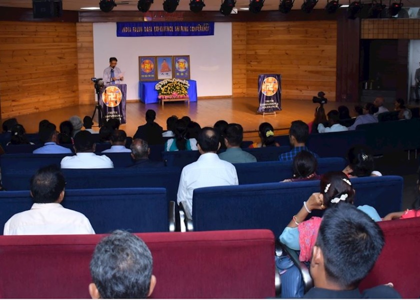 Image for article India: Conferencia de Intercambio de Experiencias de cultivación de Falun Dafa en Surat