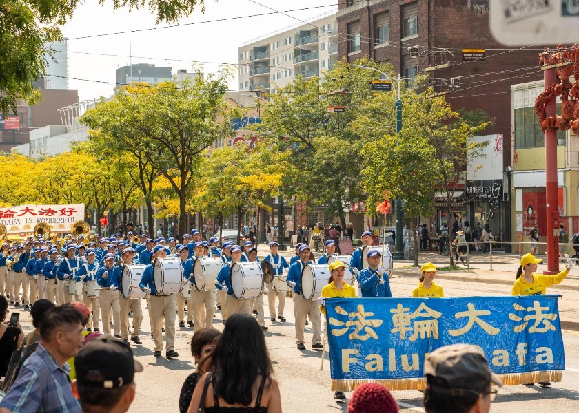 Image for article ​Canadá: La gente condena la persecución a Falun Dafa durante una marcha en Toronto