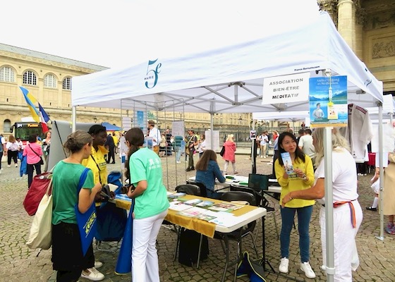 Image for article Francia: Falun Gong es bienvenido en festivales comunitarios