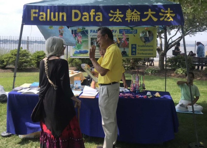 Image for article ​Festival Folclórico Riverside de Rhode Island: la gente apoya a Falun Dafa