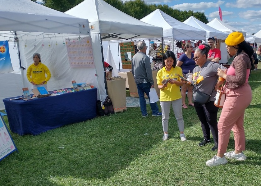 Image for article Kentucky, EE. UU.: Presentación de Falun Dafa en el Big Four Arts Festival en Louisville