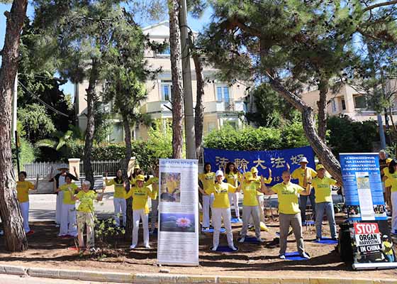 Image for article ​Grecia: Manifestación frente al consulado chino en Atenas condena la sustracción sistemática de órganos a personas vivas por parte del régimen chino