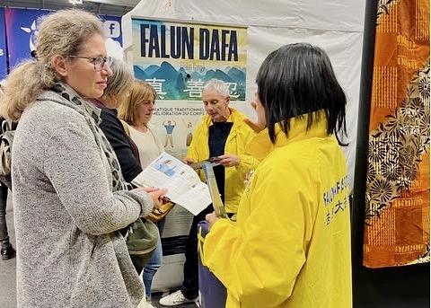 Image for article Presentando Falun Dafa en el oeste de Francia