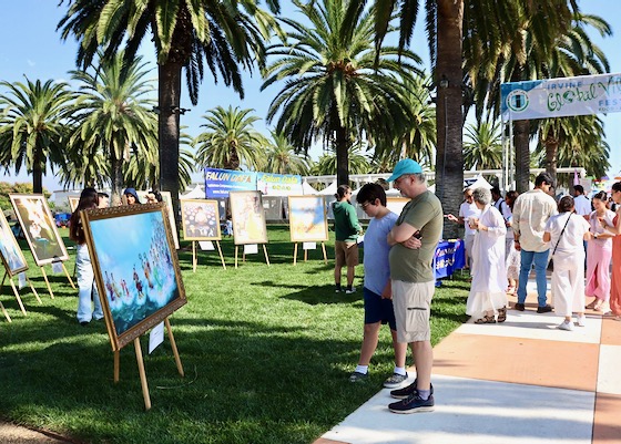 Image for article Irvine, California: Falun Dafa recibe apoyo en el Festival de la Aldea Global