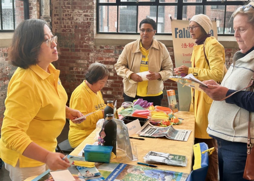 Image for article Rhode Island, EE. UU.: La gente conoce Falun Gong en el Festival Anual de la Herencia