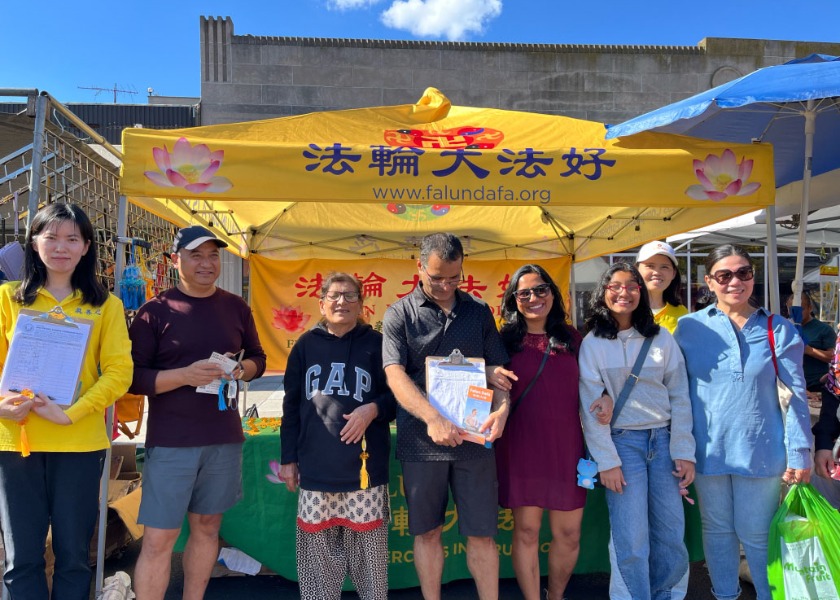 Image for article ​Nueva York: La gente conoce sobre Falun Gong en un mercado callejero