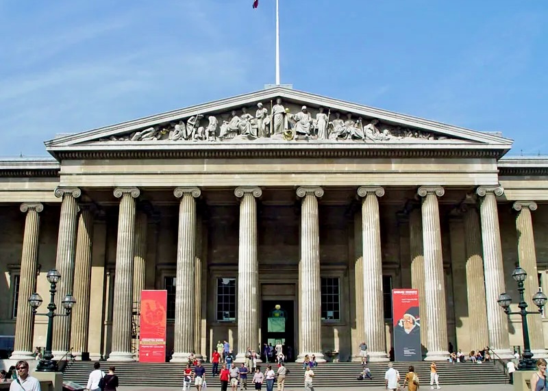 Image for article Historias de chinos que renunciaron al PCCh frente al Museo Británico