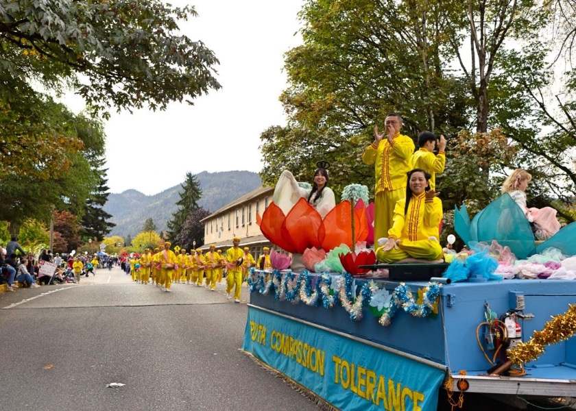 Image for article Seattle, EE. UU.: Falun Dafa es bienvenido en el desfile del Festival del Día del Salmón