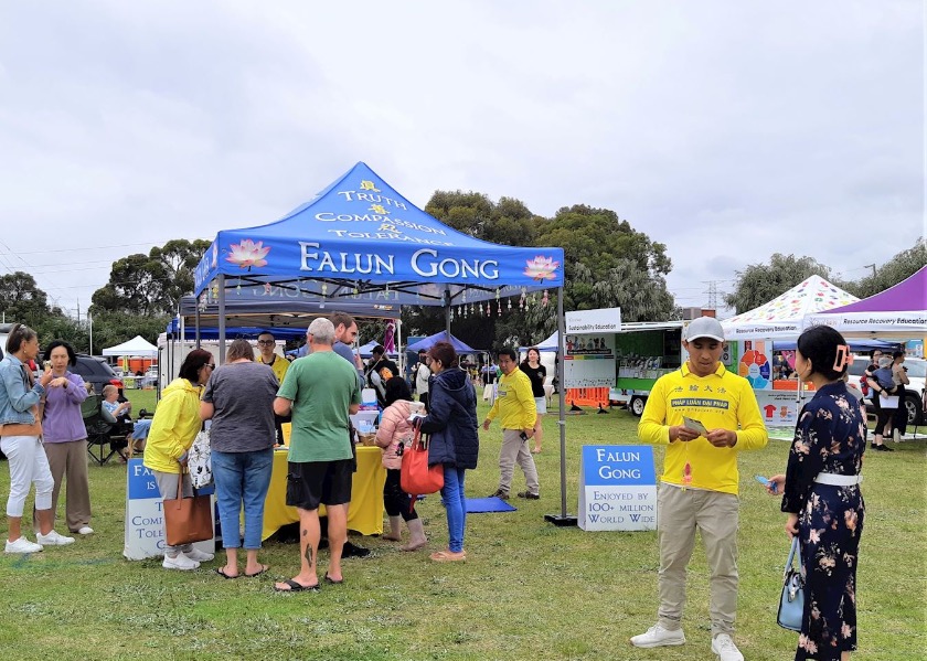 Image for article Perth, Australia: Presentando Falun Dafa en eventos comunitarios locales