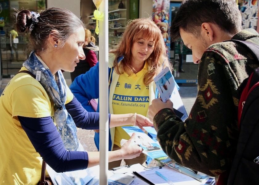 Image for article Plovdiv, Bulgaria: La gente conoce Falun Dafa