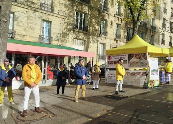 Image for article París, Francia: Creando conciencia sobre la persecución durante el Salón de Alcaldes