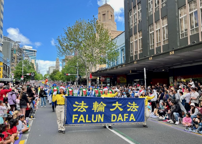 Image for article Nueva Zelanda: Falun Dafa bien recibido en cuatro desfiles navideños