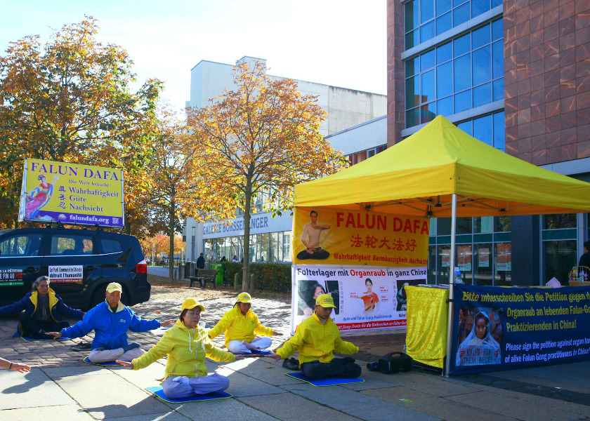 Image for article ​Alemania: La gente se informa sobre Falun Dafa y condena la persecución en China