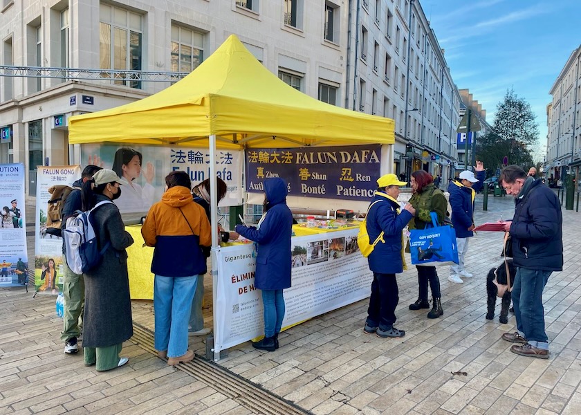 Image for article ​Francia: Practicantes presentan Falun Dafa en ciudades del centro de Francia