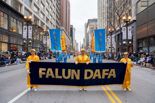 Image for article Chicago, EE. UU.: Practicantes de Falun Dafa son bienvenidos en el Desfile de Acción de Gracias