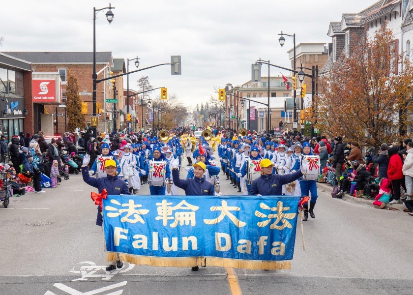 Image for article Toronto, Canadá: La Banda Marchante Tian Guo brilla en los desfiles navideños de la zona