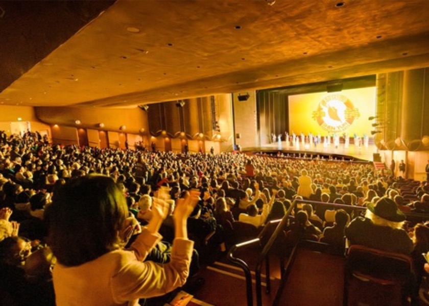 Image for article Espectadores estadounidenses dan la bienvenida al 2025 con el nuevo programa de Shen Yun